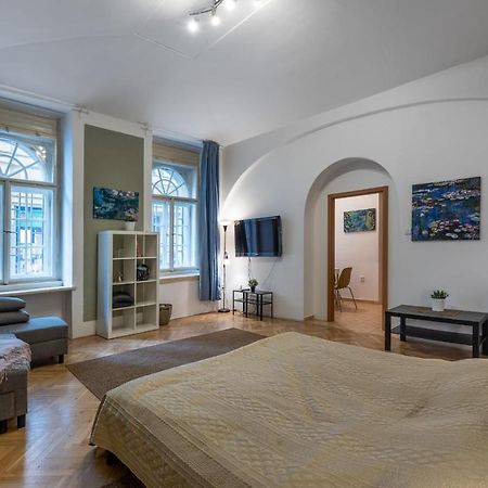 Spacious 3 Bedroom Apartment In The Heart Of Prag Exterior foto