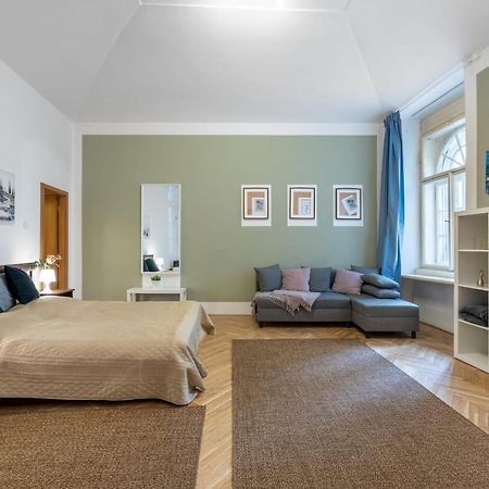Spacious 3 Bedroom Apartment In The Heart Of Prag Exterior foto