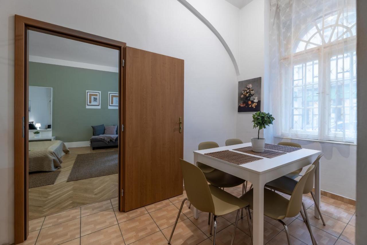 Spacious 3 Bedroom Apartment In The Heart Of Prag Exterior foto