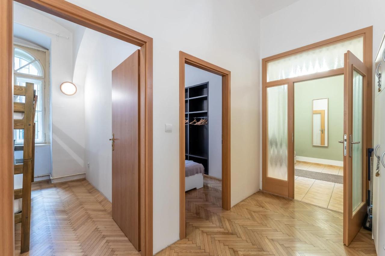 Spacious 3 Bedroom Apartment In The Heart Of Prag Exterior foto