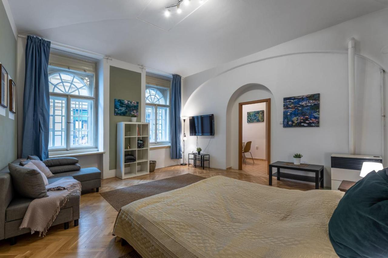 Spacious 3 Bedroom Apartment In The Heart Of Prag Exterior foto