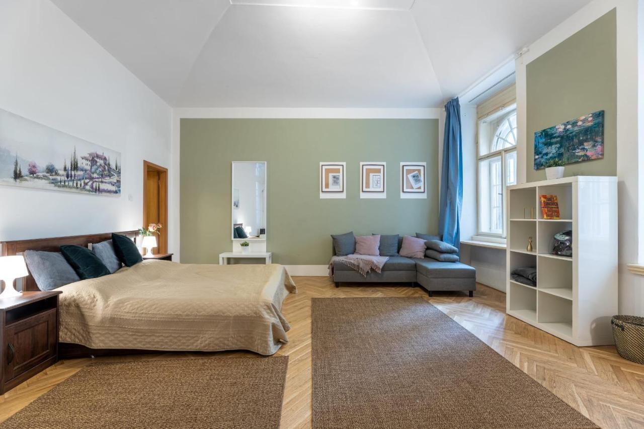 Spacious 3 Bedroom Apartment In The Heart Of Prag Exterior foto