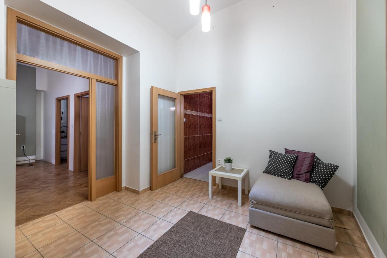 Spacious 3 Bedroom Apartment In The Heart Of Prag Exterior foto