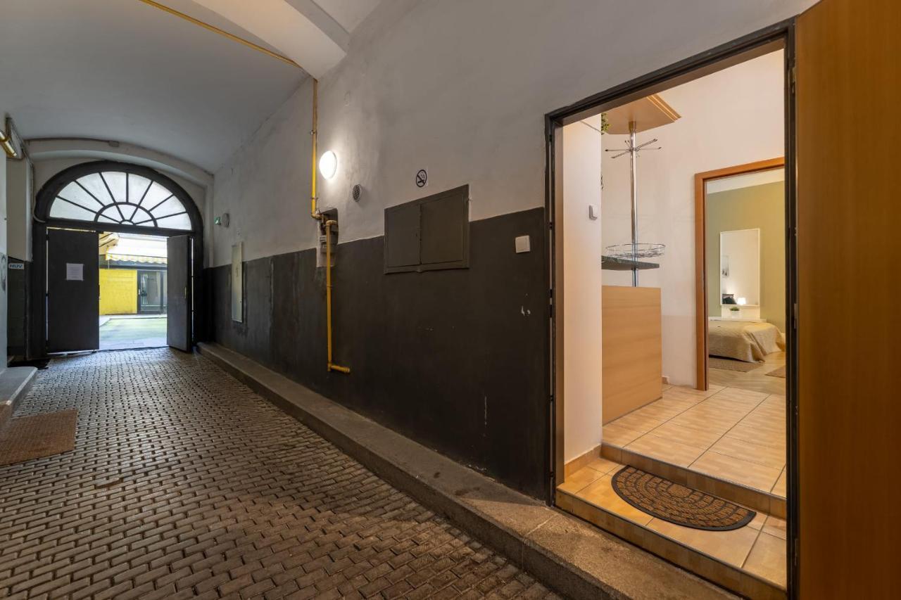 Spacious 3 Bedroom Apartment In The Heart Of Prag Exterior foto
